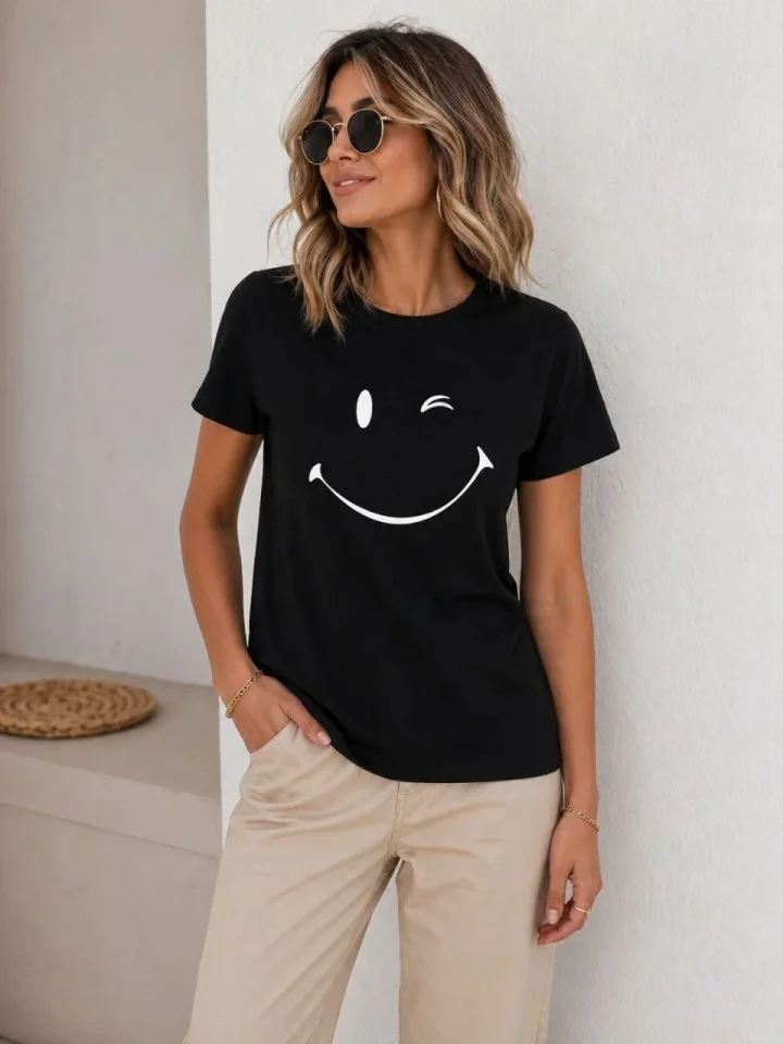 Minimal Gülümseyen Yüz Baskılı Tişört Kısa Kol Yazlık T-Shirt - Siyah