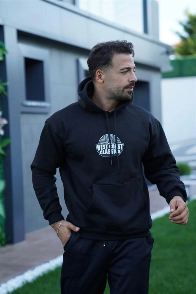 Erkek Oversize Üç İplik Kapüşonlu Sweatshirt – Siyah Sırt Ve Ön Baskılı, Kanguru Cepli, Rahat Kalıp, İçi Pamuklu ModeL-Siyah
